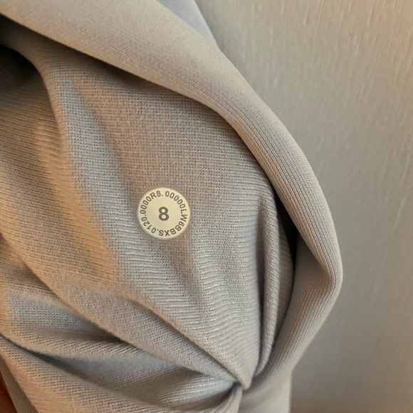 Lululemon Seek Softness Mid-Rise Crop in Lilac - Picture 4 of 6